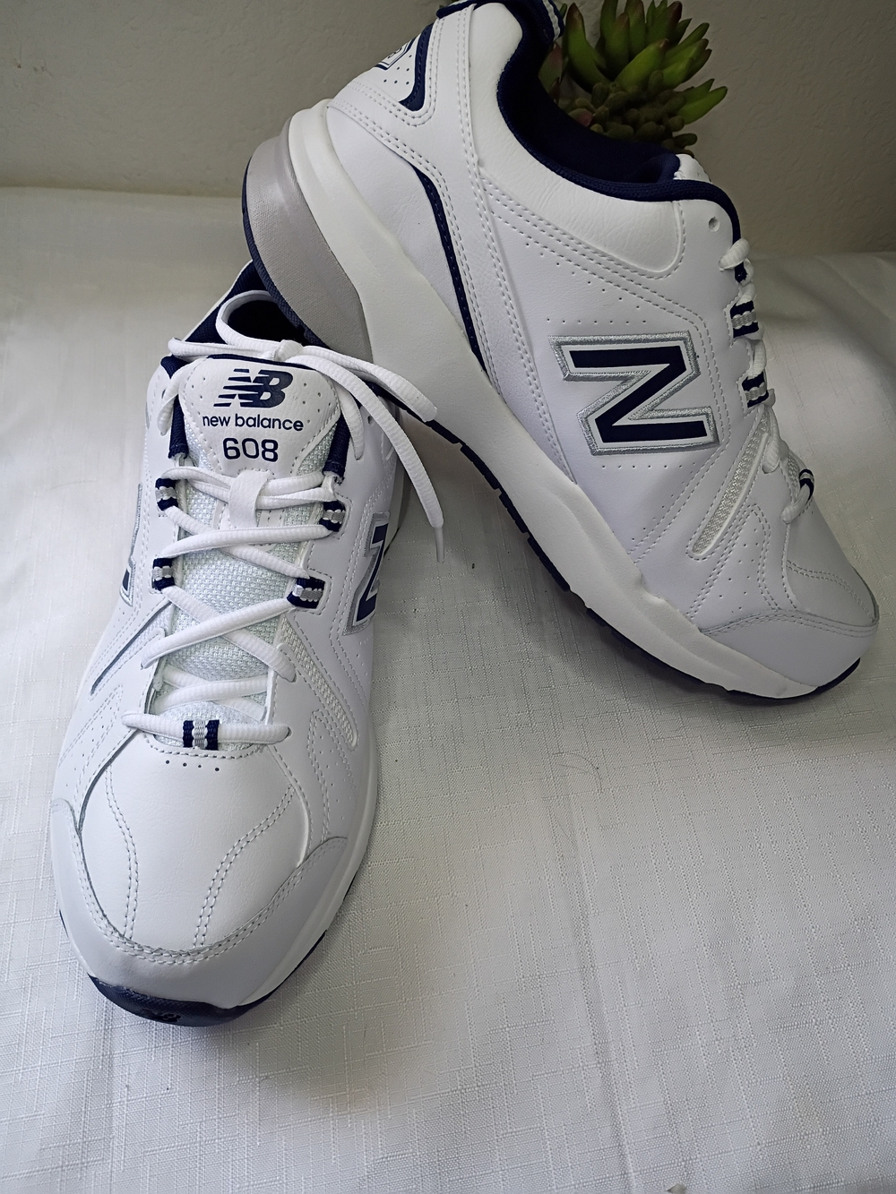 New Balance 608 V5 Men’s Extra Wide 4E Athletic White & Navy Sneakers Size 9